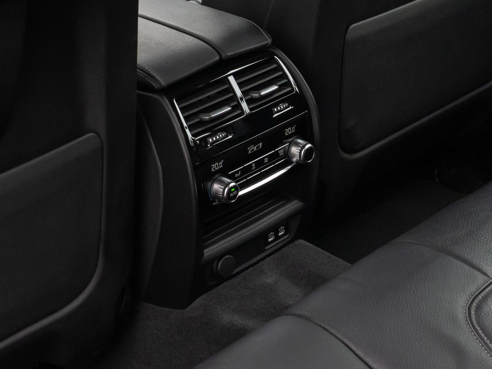Fahrzeugabbildung BMW 530d LuxuryLine Kamera Laser HUD DAB ACC Komfort