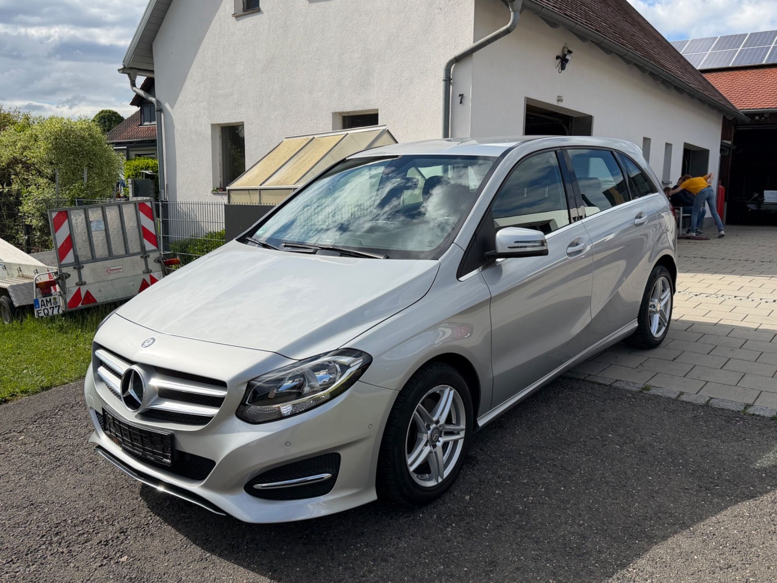 MERCEDES-BENZ B 180 / Auto./Tempo./Navi