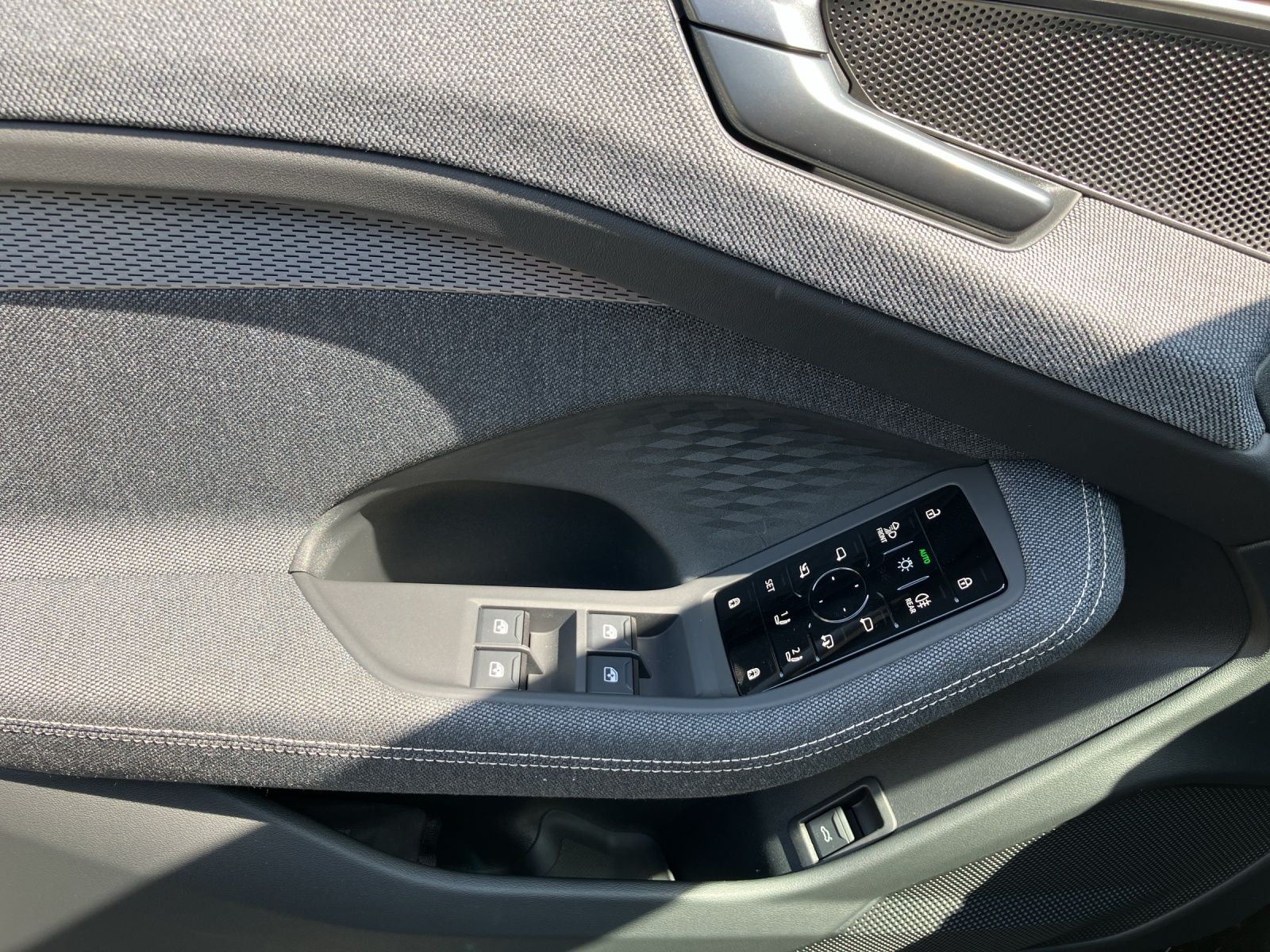 Fahrzeugabbildung Audi A6 Avant TDI edition one Q PANO MATRIX TECH PRO