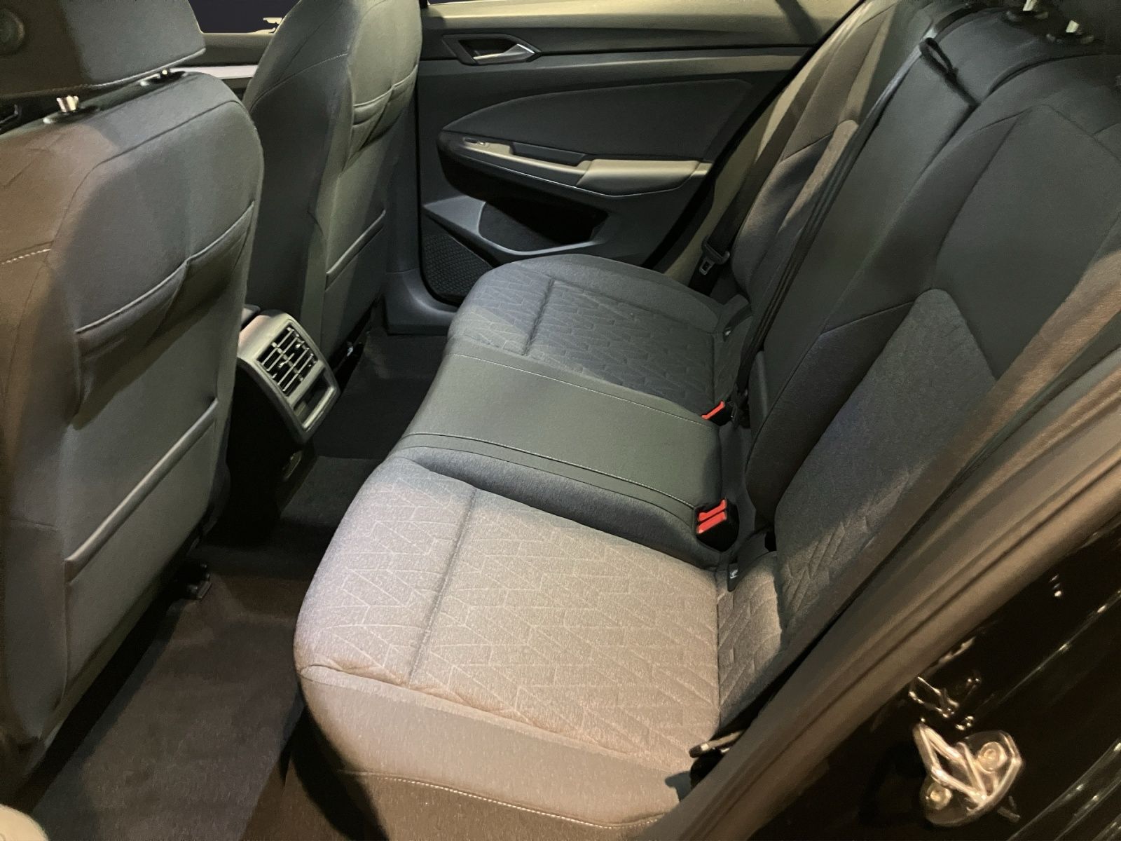 Fahrzeugabbildung Volkswagen Golf 1.5 TSI 85 kW Goal LED, DAB +, AUTO LIGHT A