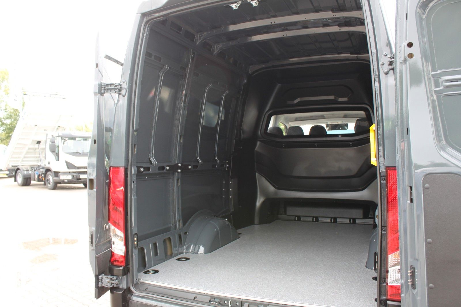 Fahrzeugabbildung Iveco Daily 35S18HA8 CRV Multicab/Automatik/Full-LED