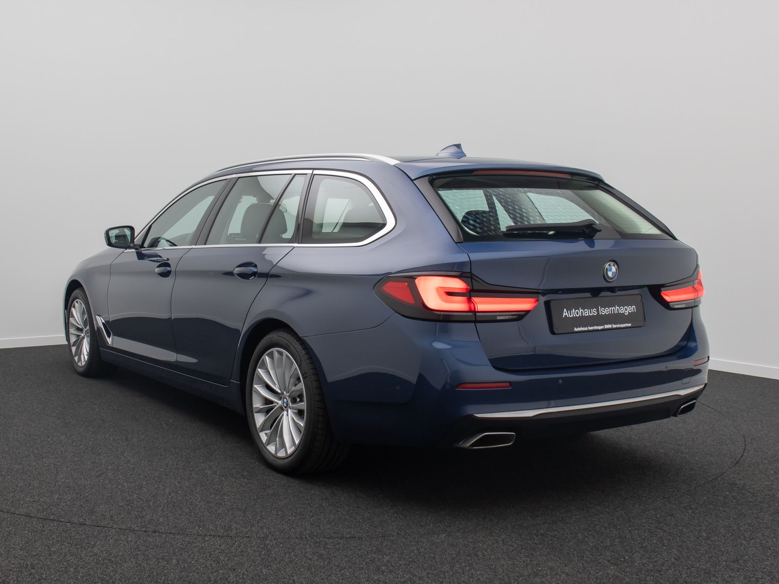 Fahrzeugabbildung BMW 520d Luxury Line HUD DAB Kamera HiFi Panorama