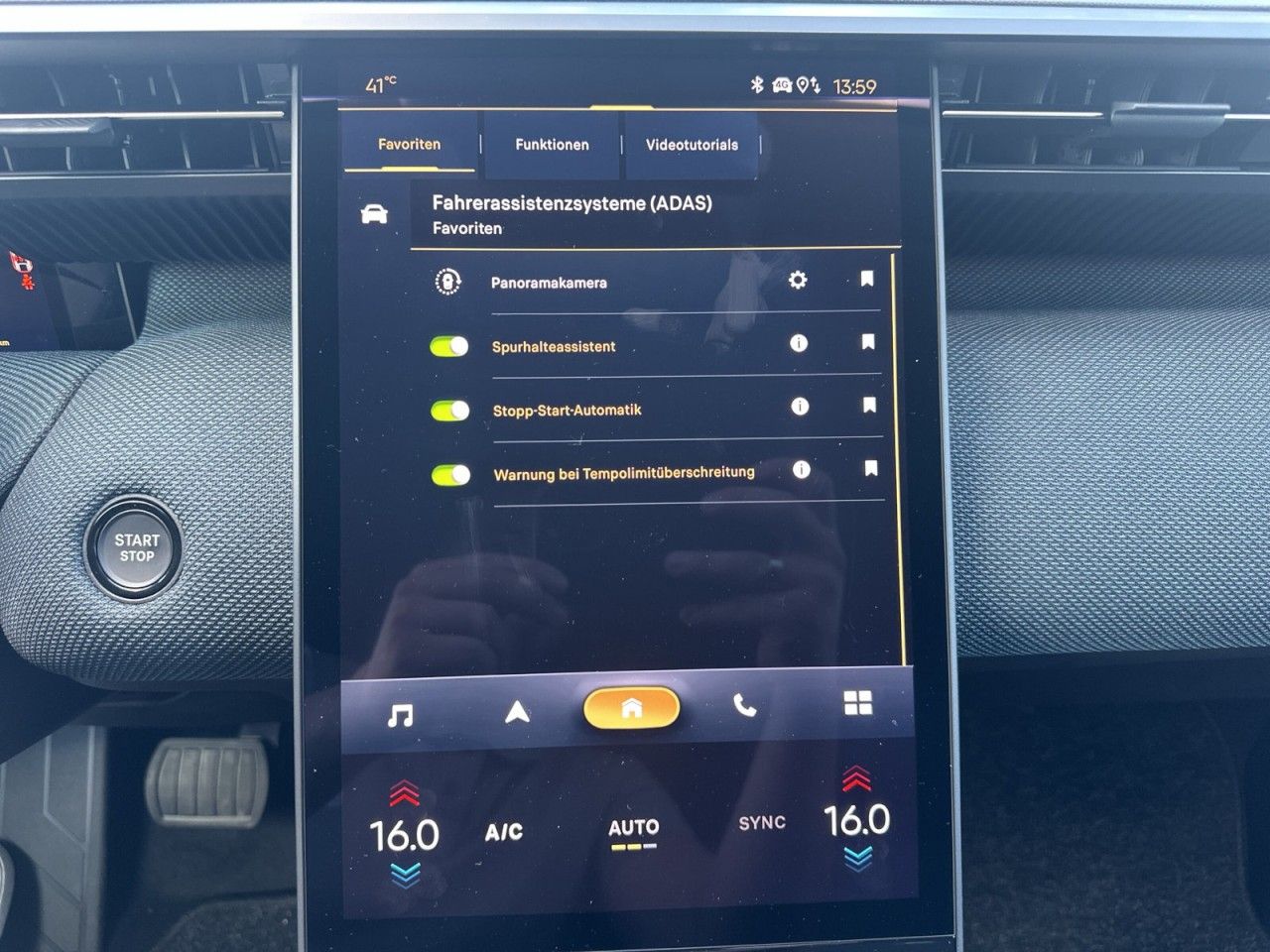 Fahrzeugabbildung Citroën C5 Aircross 145 Hybrid PLUS - mit KI generiert/bearbeitet