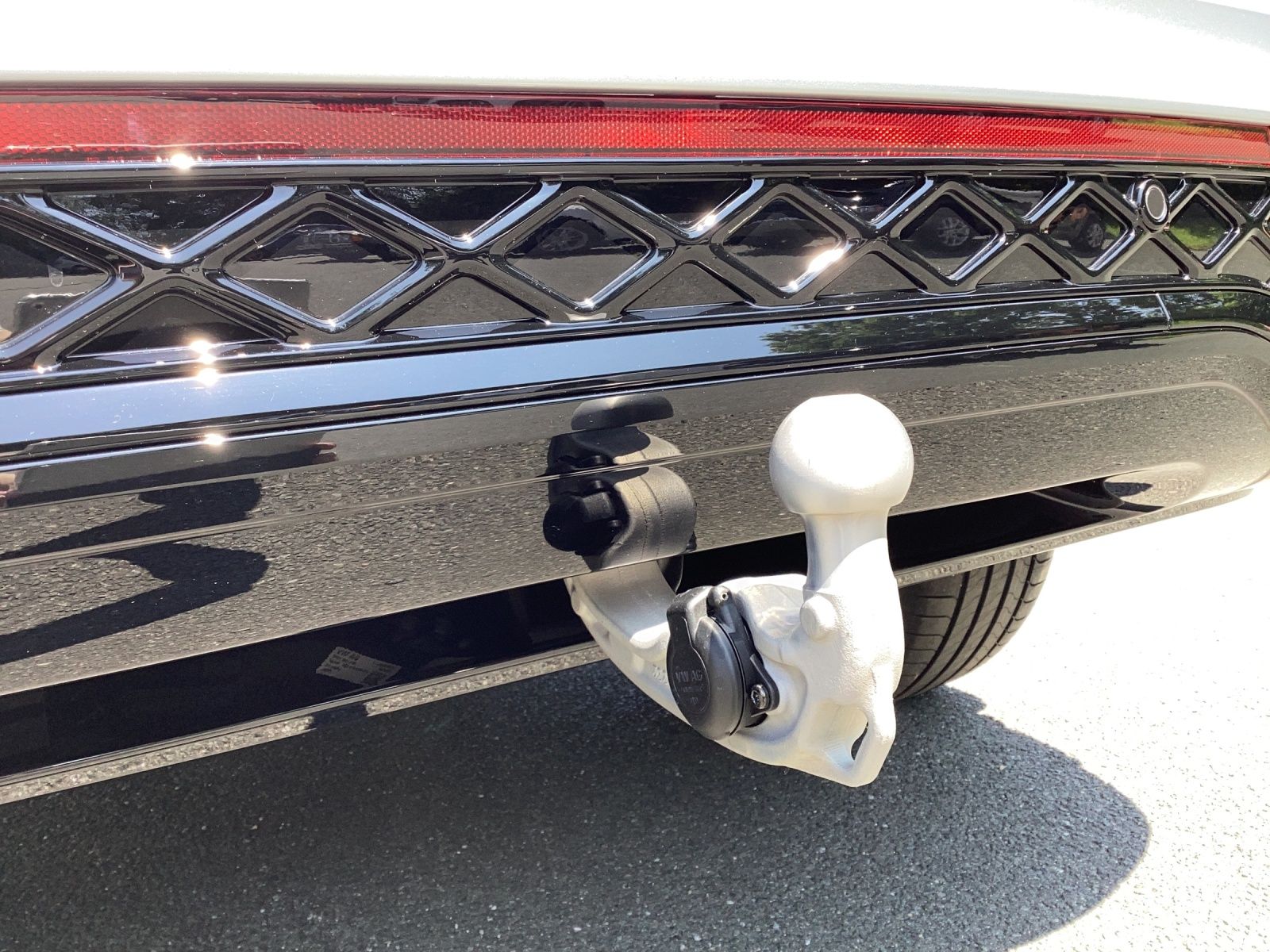 Fahrzeugabbildung Volkswagen Tiguan 1.5 TSI eHybrid 200 kW R-Line AHZV  IQ.LI