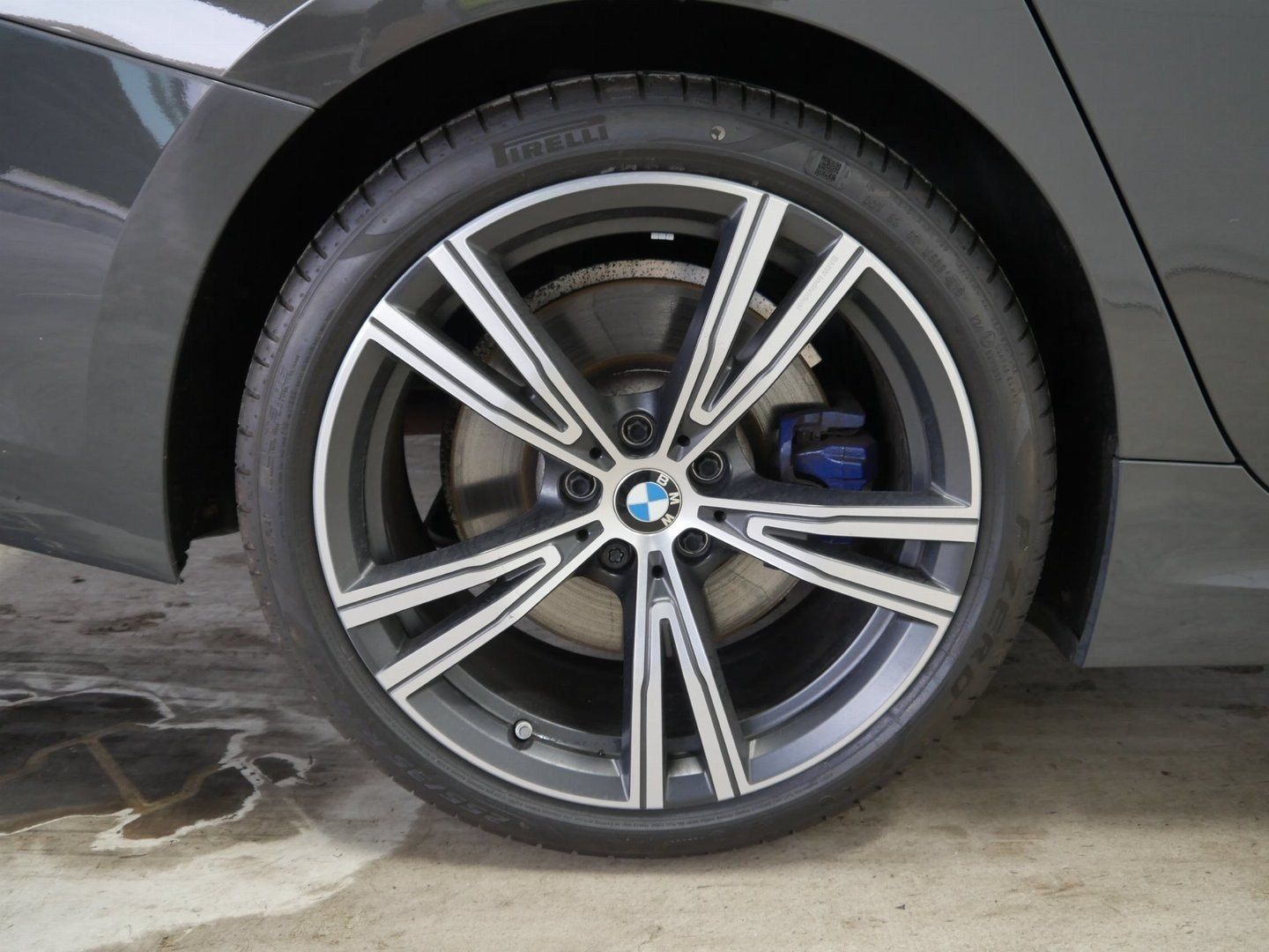 Fahrzeugabbildung BMW 330e Limousine Head-Up HiFi