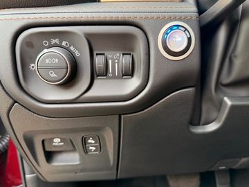 Bild 28 Dodge RAM 5,7l HEMI Longhorn AHK Luftfahrwerk 4x4