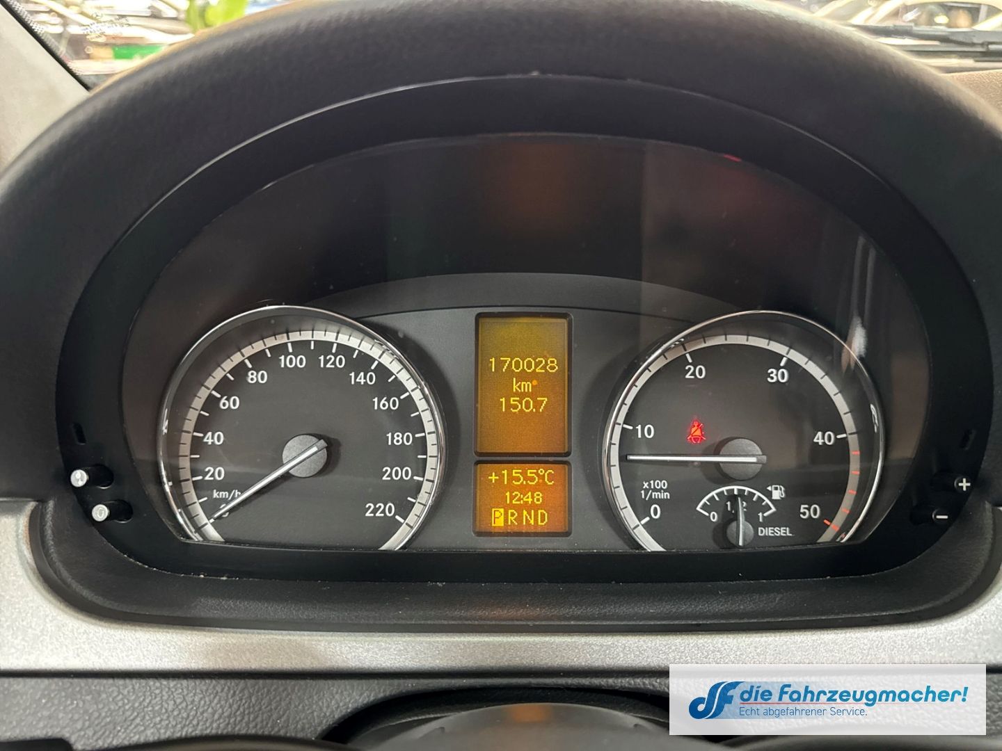 Fahrzeugabbildung Mercedes-Benz Vito Kasten 122 CDI 3,0 V6 lang Luftfe. BI.XENON