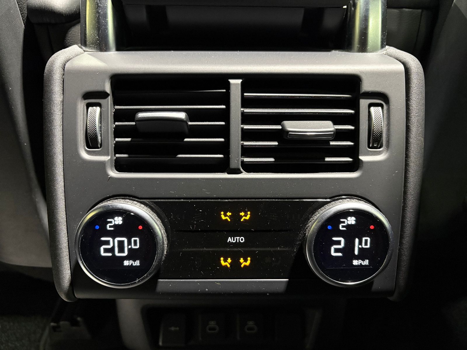 Fahrzeugabbildung Land Rover Discovery 5 R-Dynamic SE AWD/7-SITZER/360''KAM