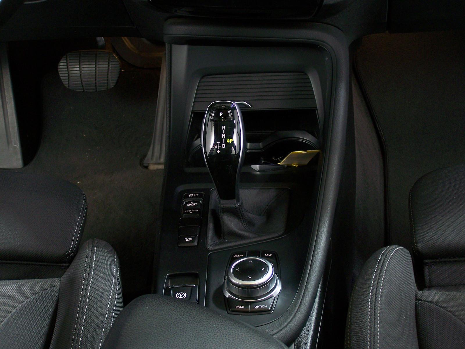 BMW X1 xDrive 20 i Advantage AUTOM PANOR+R19+LED+NAV