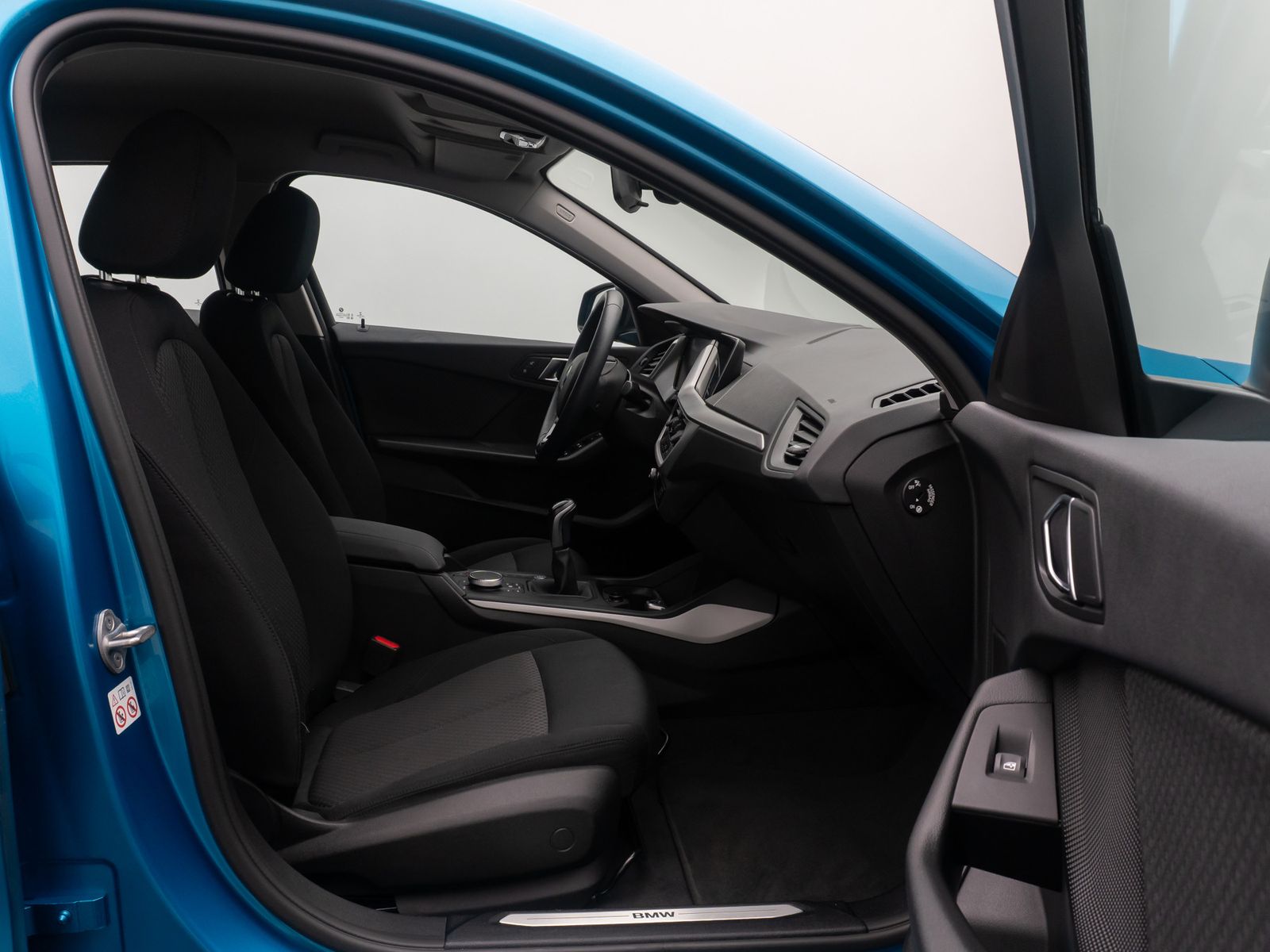 Fahrzeugabbildung BMW 118i Advantage PDC LED GeschwindigReg DAB WLAN