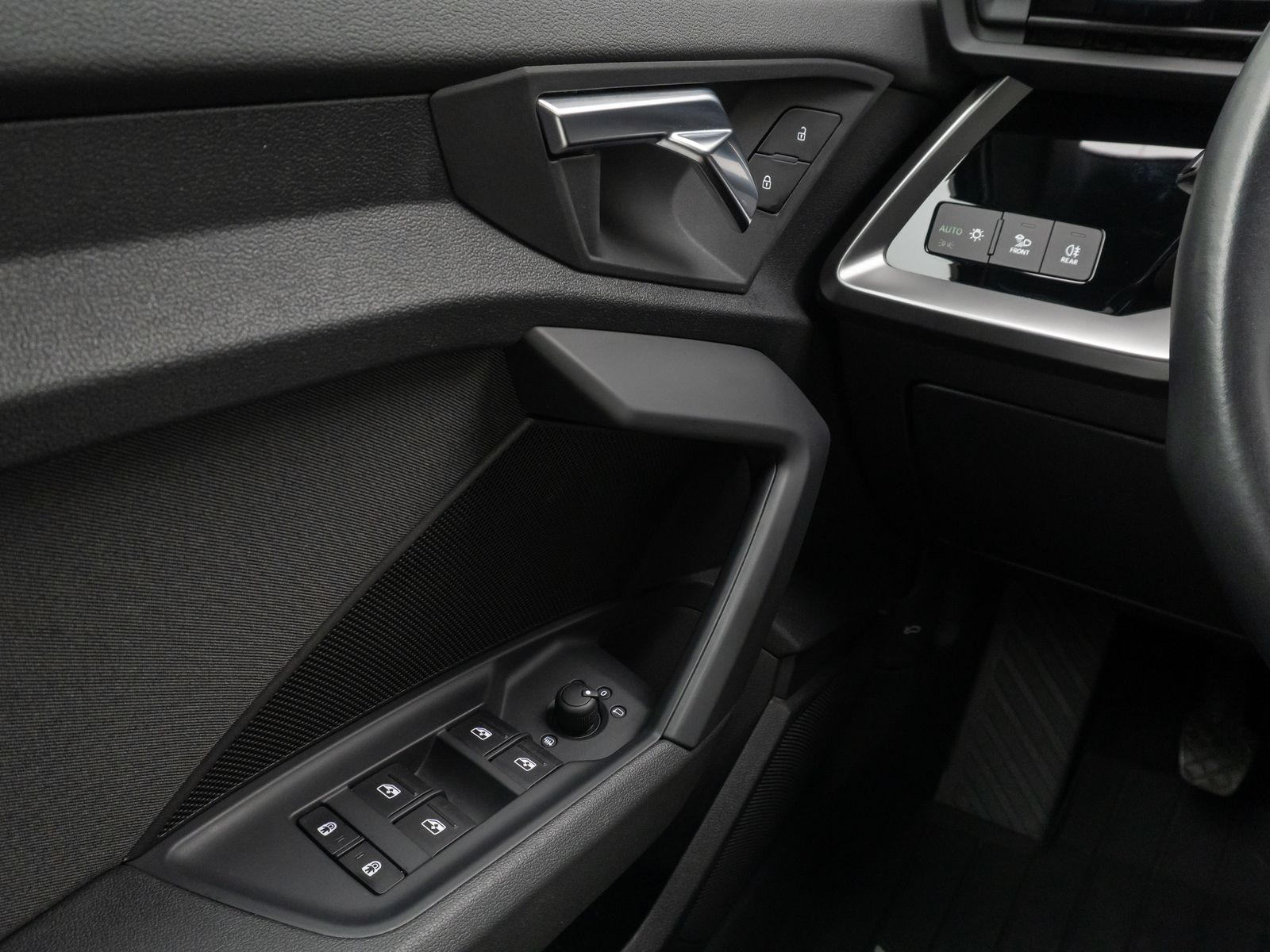 Fahrzeugabbildung Audi A3 35 TFSI Sportback LED PDC Sound Tempomat AHK