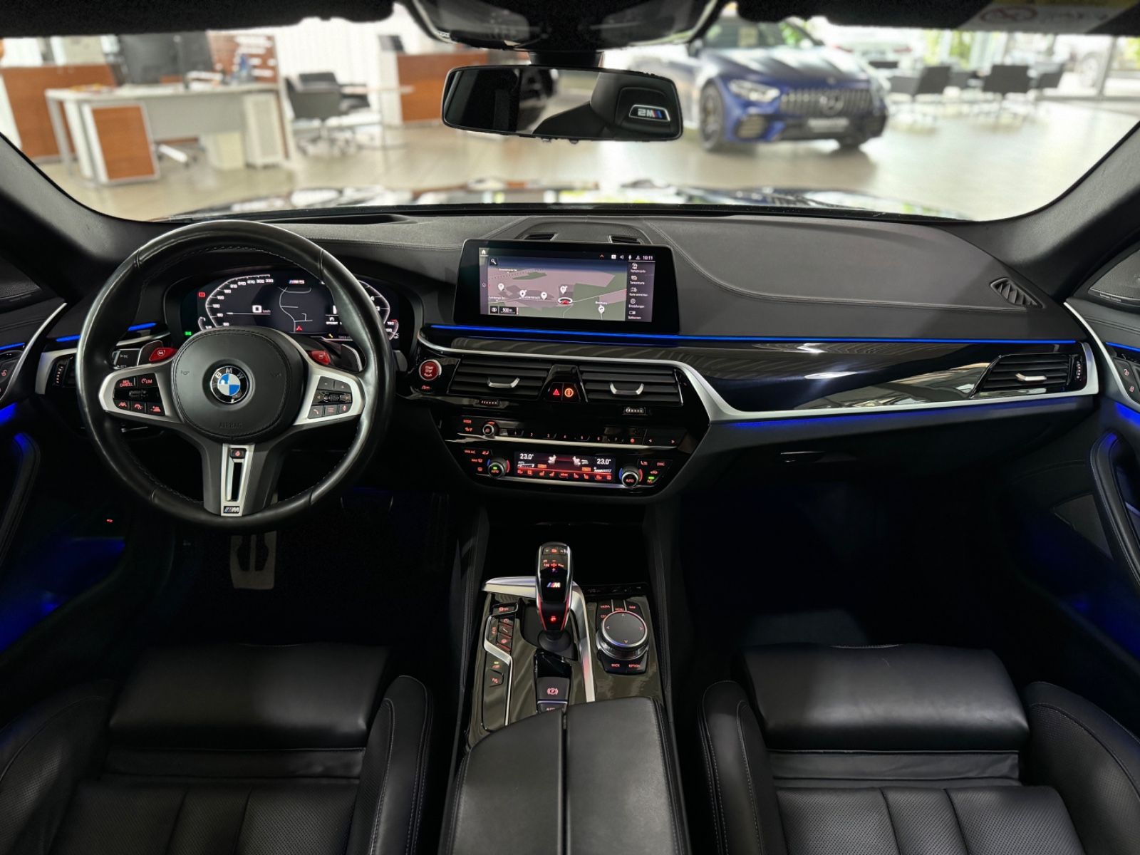 Fahrzeugabbildung BMW M5 xD Kamera H/K DAB HUD DisplayKey SoftCl ACC