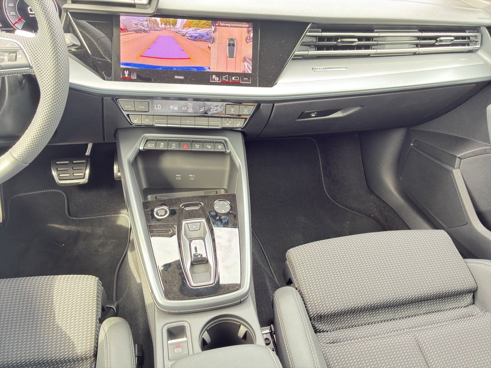 Fahrzeugabbildung Audi A3 Sportback 1.5 TFSI S-Line 360,Kamera,LED,SHZ