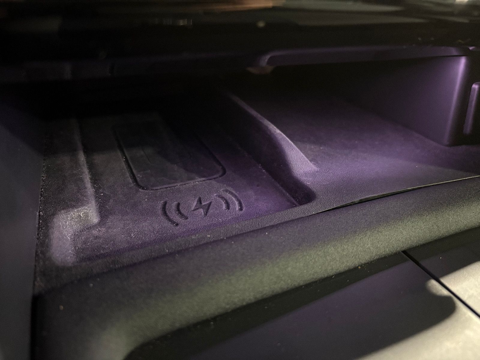 Fahrzeugabbildung Land Rover Discovery 5 R-Dynamic SE AWD/7-SITZER/360''KAM