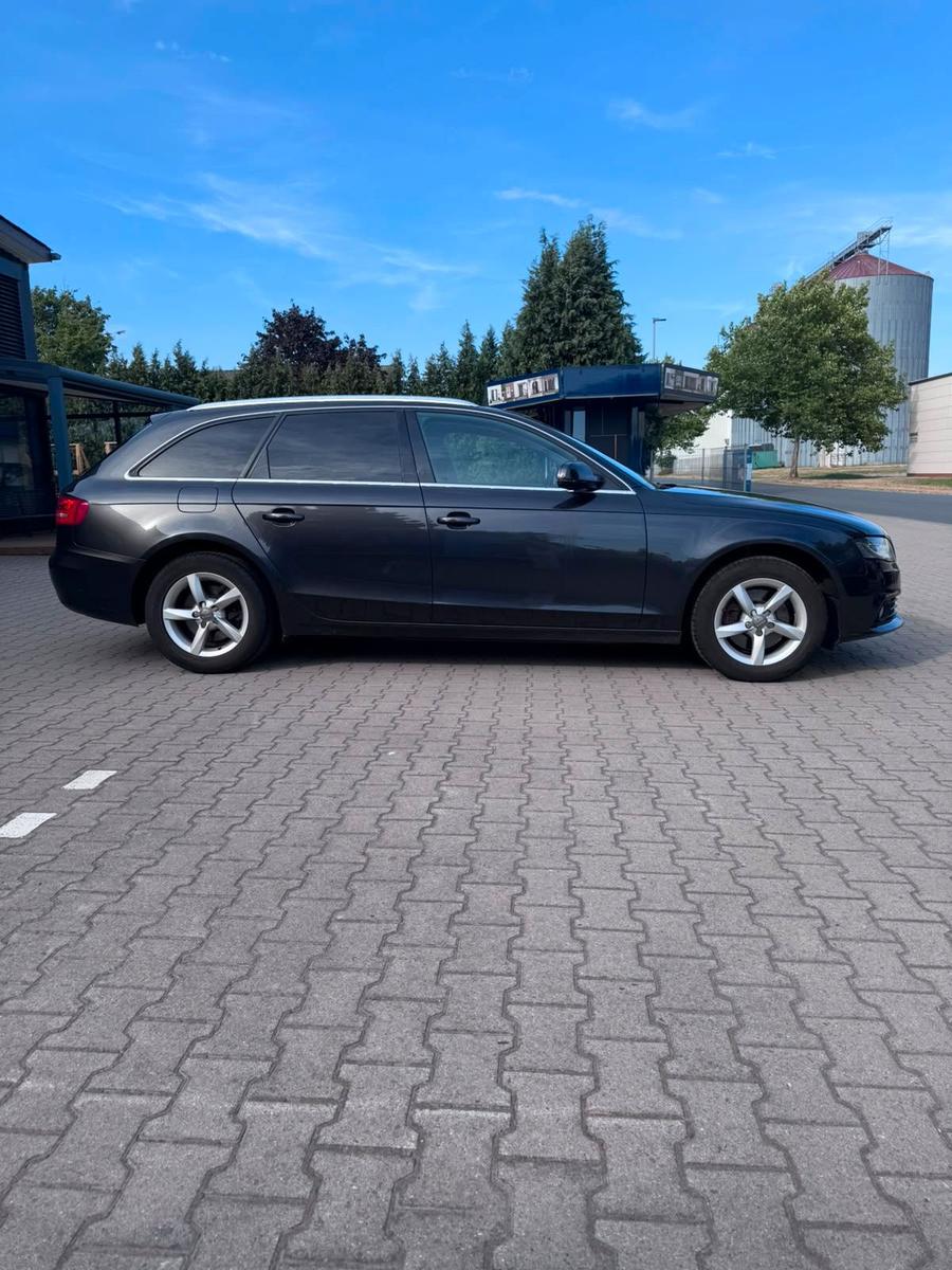 Audi A4 2010 — photo 5
