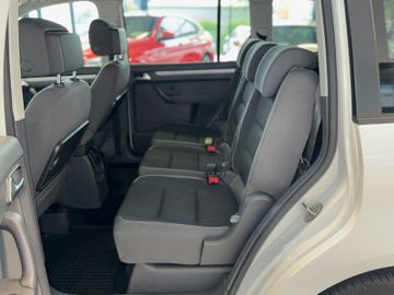 Volkswagen Touran - 10