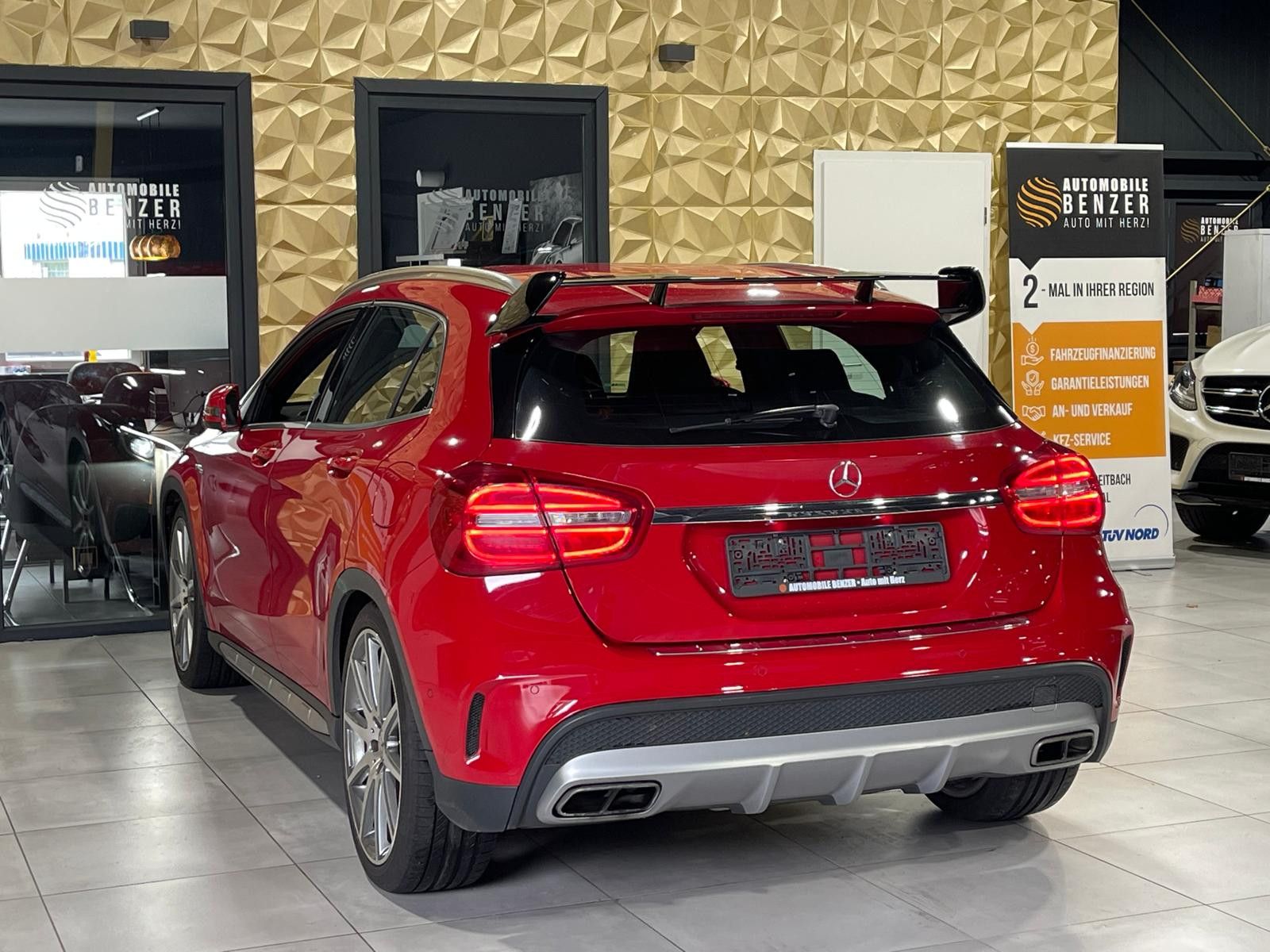 Fahrzeugabbildung Mercedes-Benz GLA 45 AMG 4Matic/KAMERA/ALCANTARA/35000KM