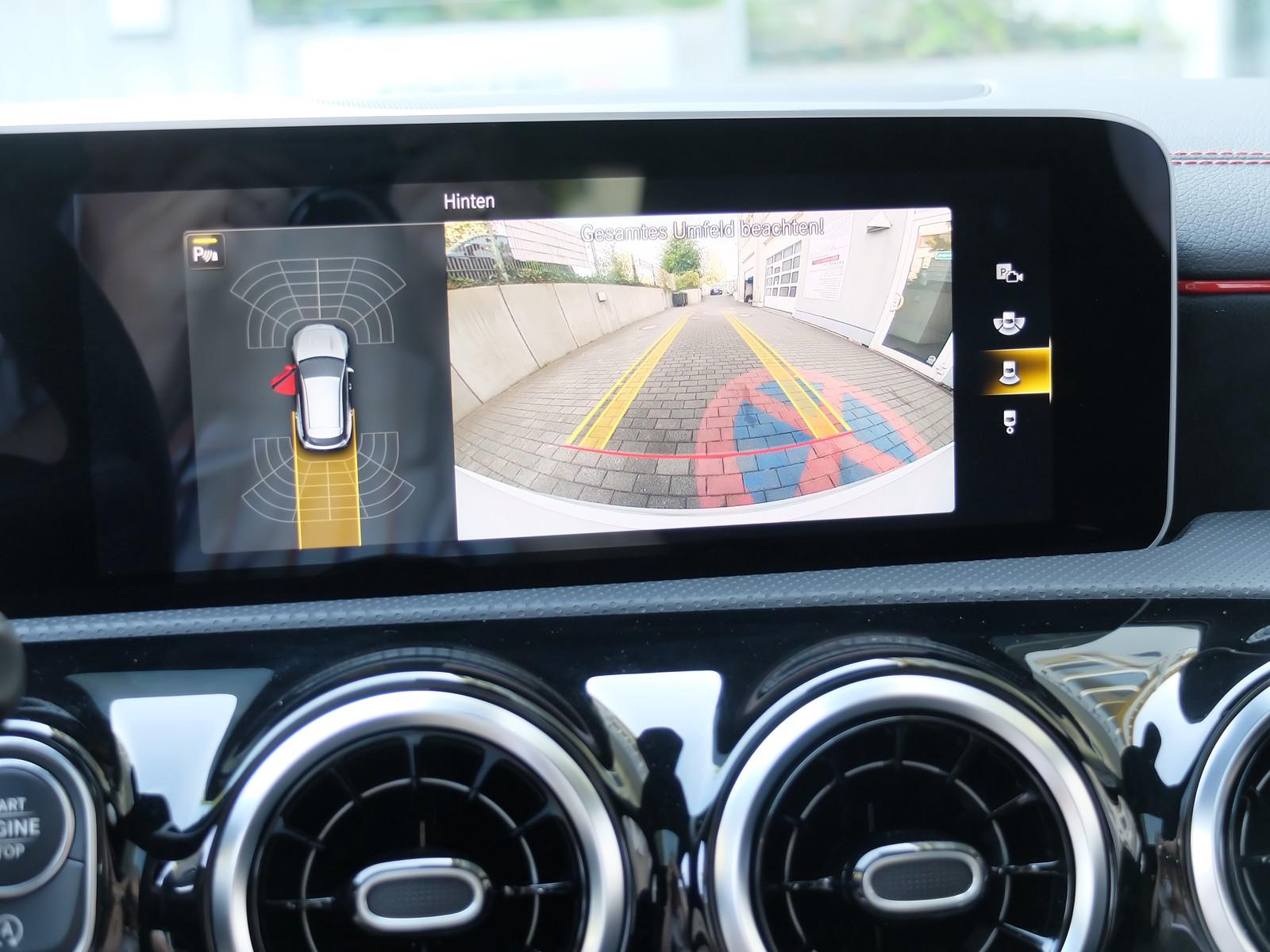 Mercedes-Benz CLA 180 AMG Line Automatik Panorama AHK