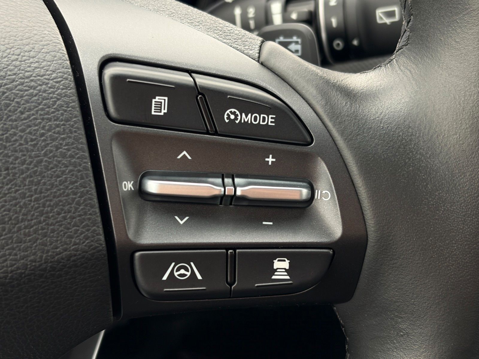 Fahrzeugabbildung Hyundai KONA E Trend ACC LKAS NAV CAM PDC KRELL CarPlay