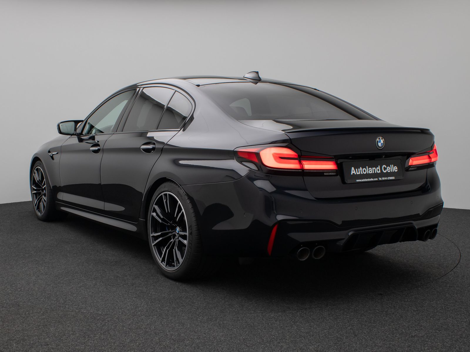Fahrzeugabbildung BMW M5 xD 360°HUD DAB B&W SoftCl Massage Komfort