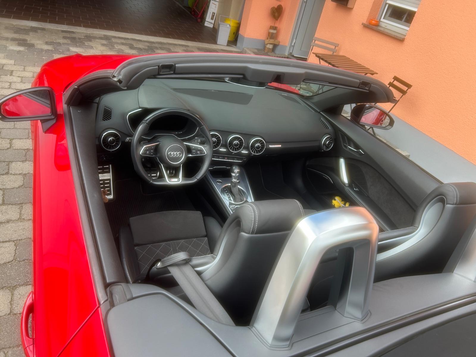Audi TT Roadster 2.0 TFSI S tronic quattro -