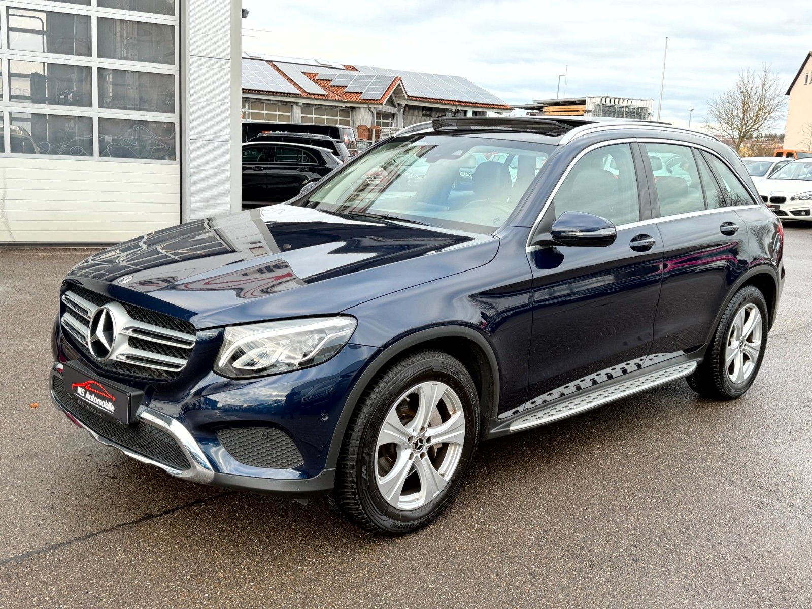 MERCEDES-BENZ GLC 300 4Matic Exclusive Pano_LED_Navi_HeadUp
