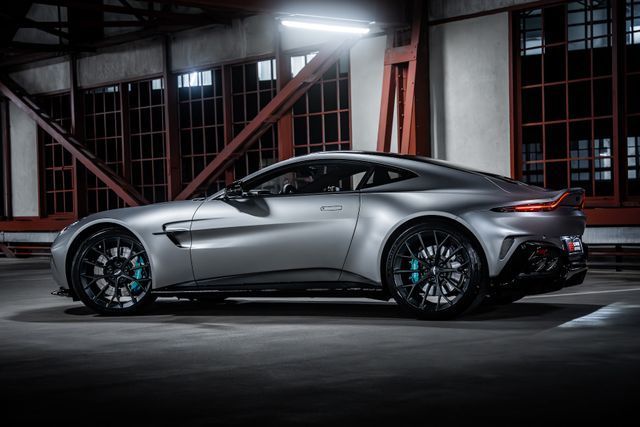 Fahrzeugabbildung Aston Martin V8 Vantage MY25 BOWERS&WILKINS|SAMMLERFAHRZEUG