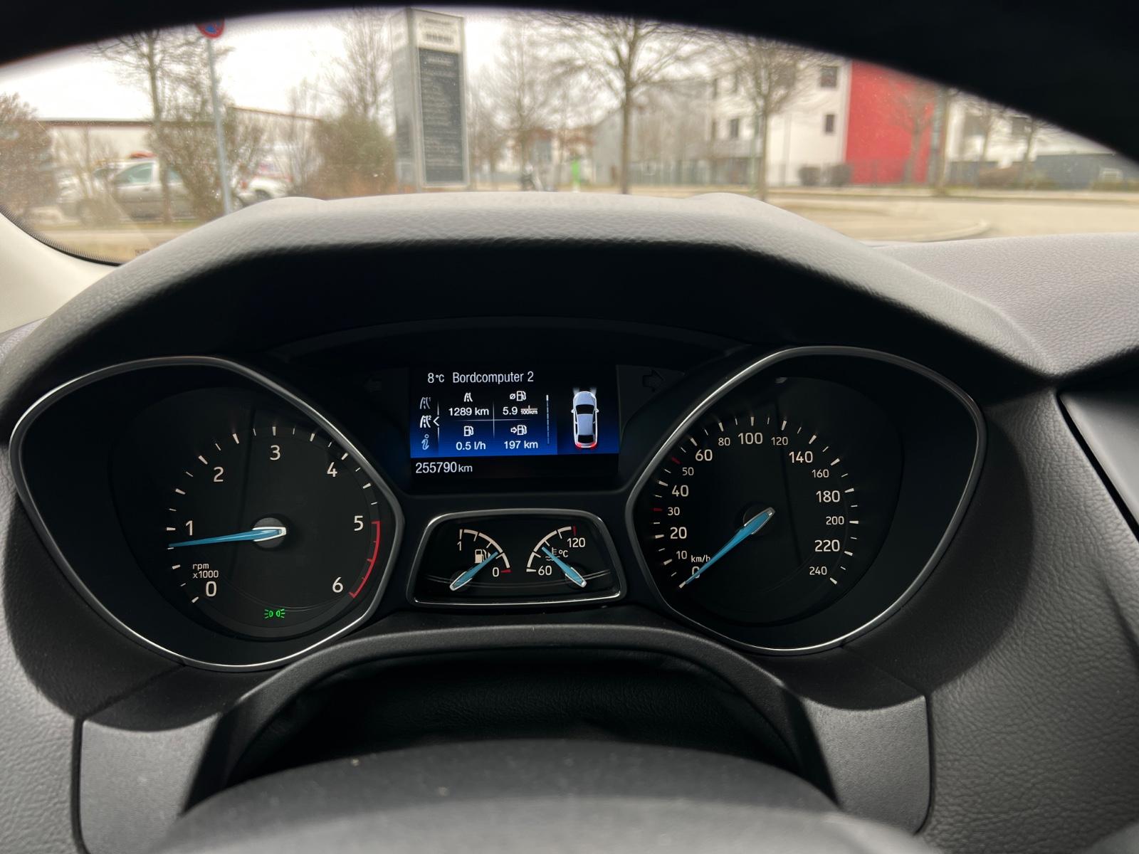 Ford Focus 2015 — photo 14