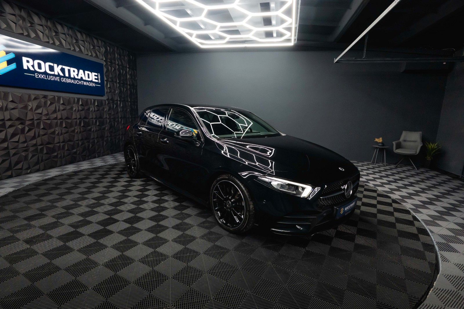 Fahrzeugabbildung Mercedes-Benz A 250 AMG Line Night-Paket *ACC*Head Up*DAB*19%*