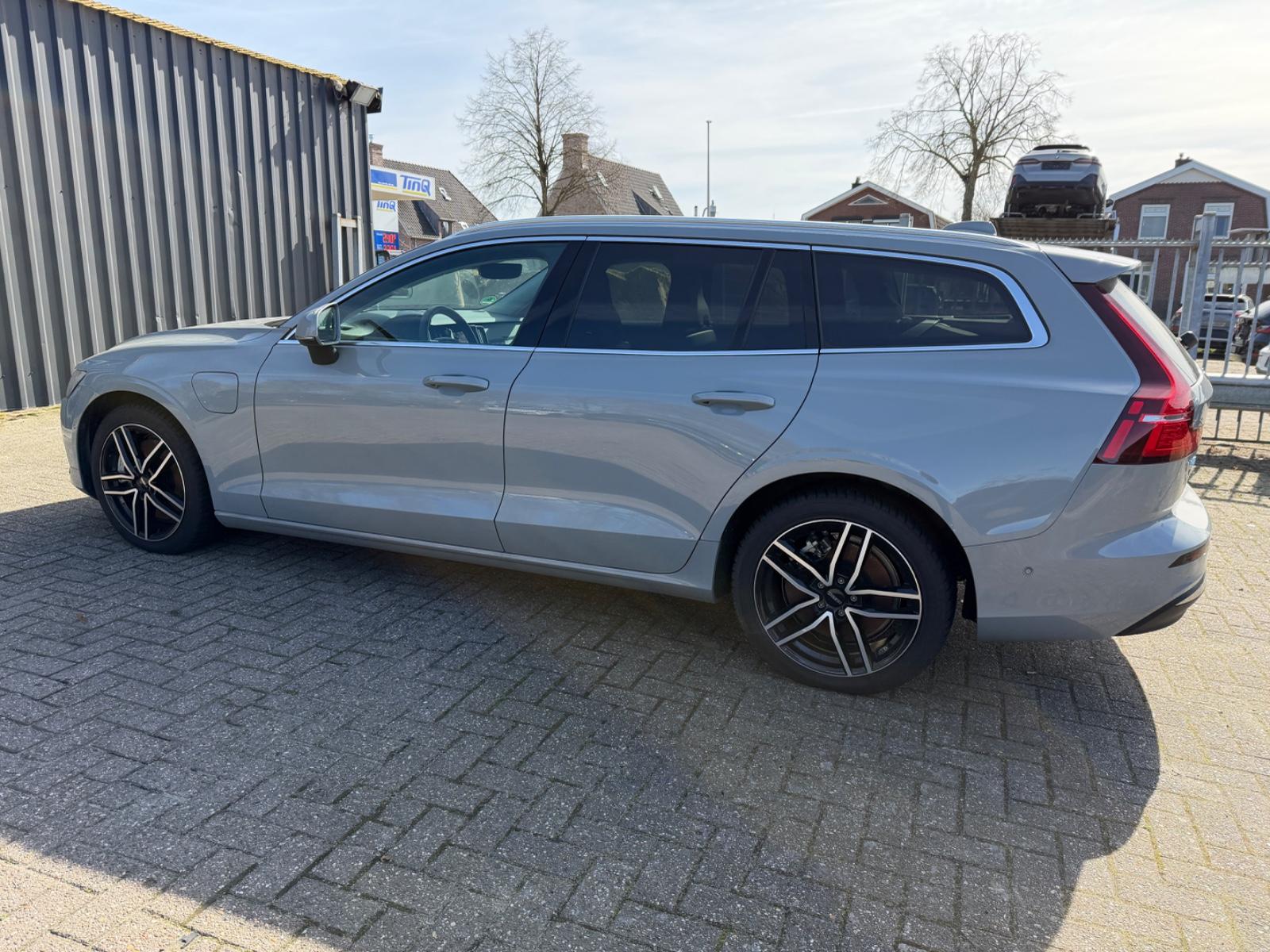 Volvo V60 Kombi Core Recharge Plug-In Hybrid AWD