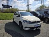 Volkswagen Touran 2.0 TDI SCR DSG TAXI - VW Touran von 2025