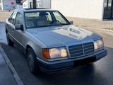 Mercedes-Benz 200 E W124 2.0/AUTOMATIK/SCHIEBEDACH/SAUBER/ - Mercedes-Benz 200 aus 1992