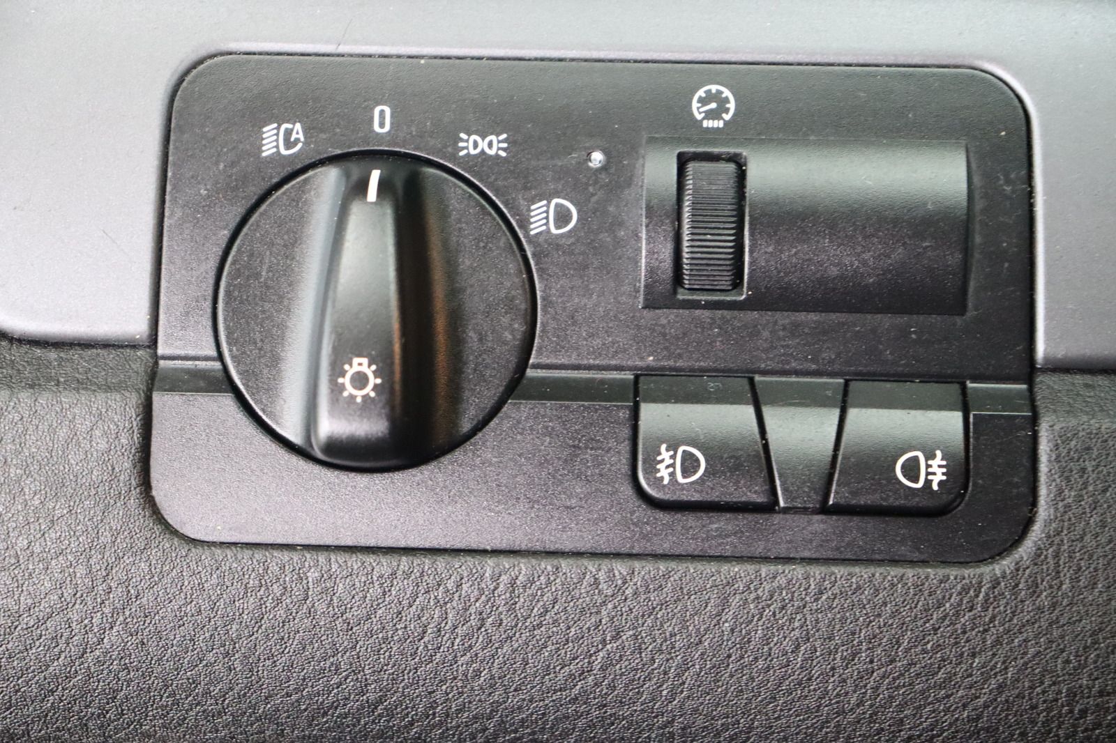 Fahrzeugabbildung BMW 318 i Automatik * SHZ * Xenon * HU/AU 03.27