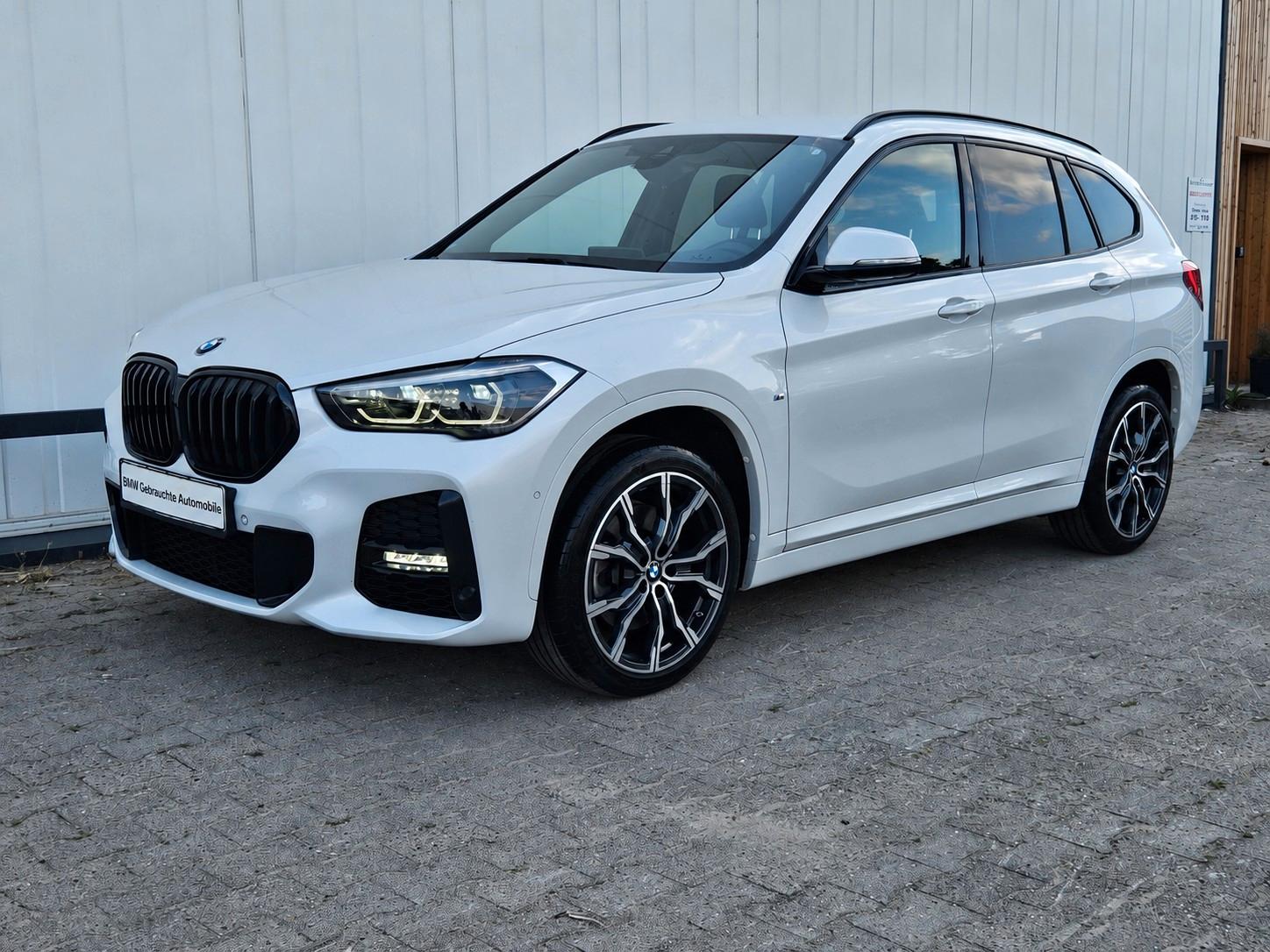 BMW X1 20i*NAVI+*HUD*M-SPORT*KAMERA*H/K SOUND*ACC