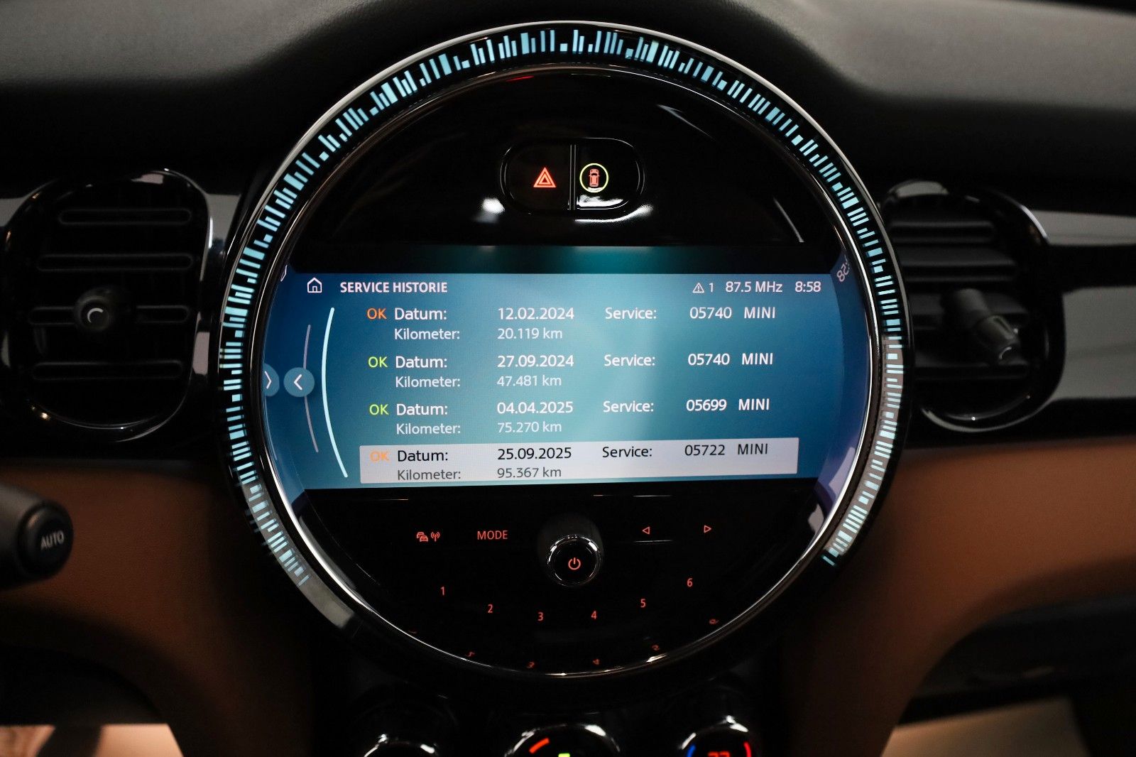 Fahrzeugabbildung MINI Cooper Cabrio Classic Trim,Leder,Navi,Kamera,HUD