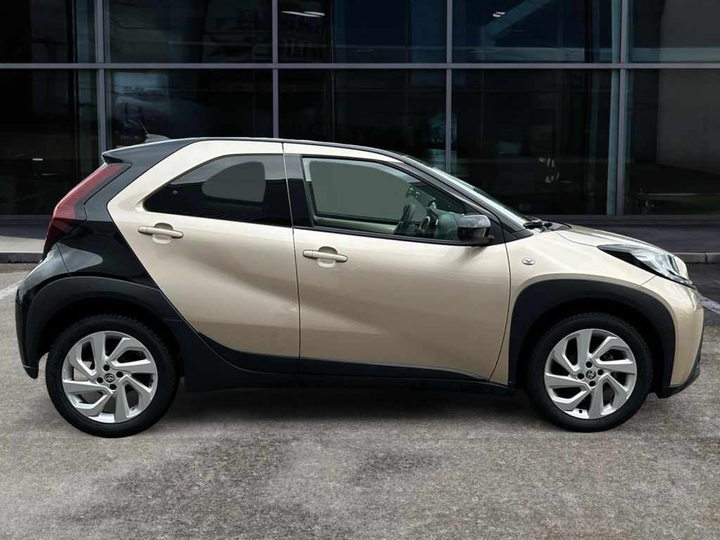 Fahrzeugabbildung Toyota Aygo X Pulse