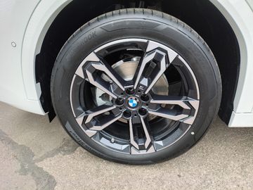 BMW iX2 eDrive20 M Sportpaket DAB LED Komfortzg.