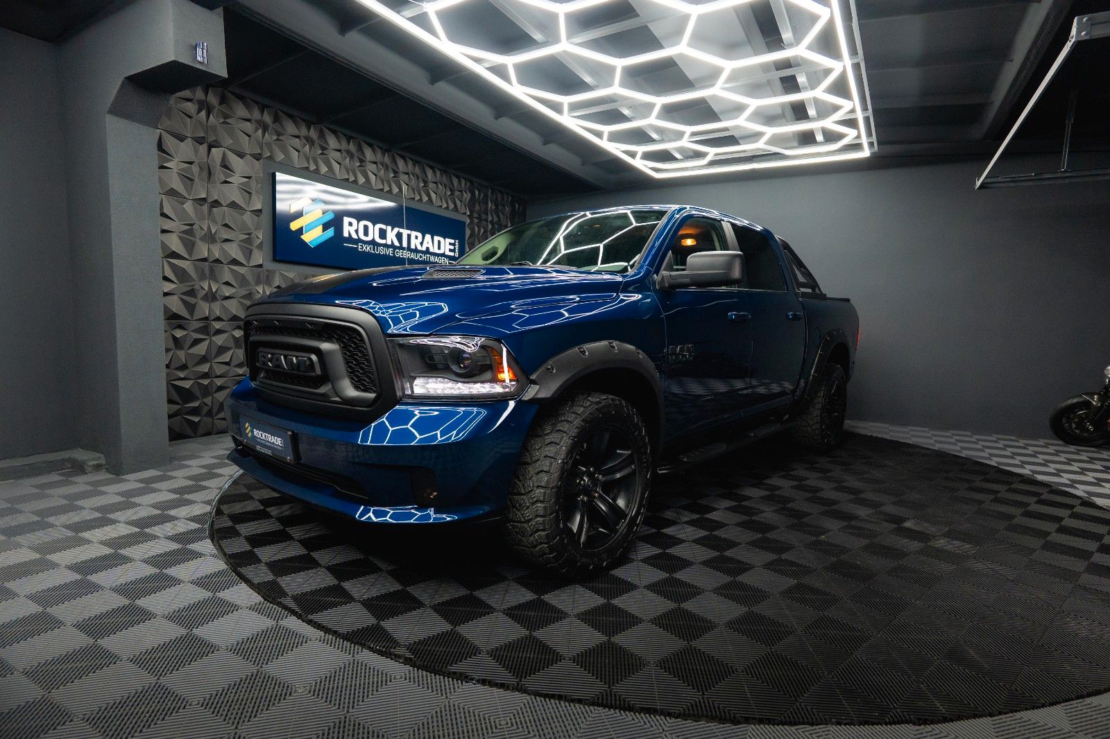 Fahrzeugabbildung Dodge RAM 5.7 V8 HEMI 4x4 OFFROAD Night Edition *19%*