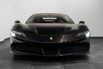 صورة 2 لـ 2020 Ferrari SF90