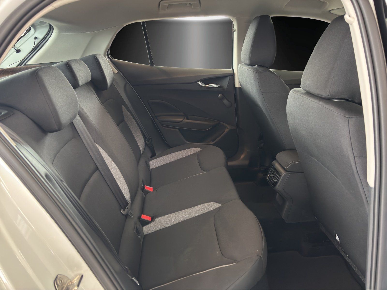 Fahrzeugabbildung SKODA Fabia Essence 1,0 TSI LED+SITZHEIZ+SPURHALTE+PDC