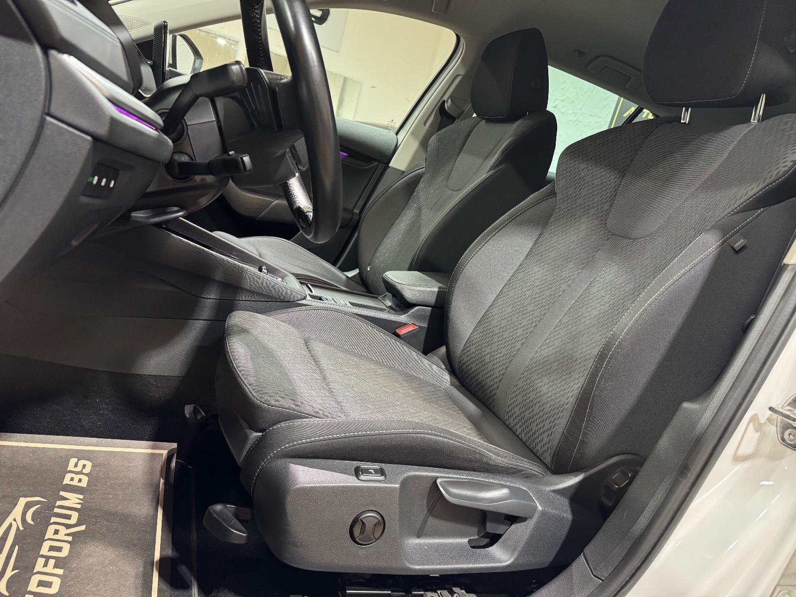 Skoda OctaviaCombiClever 2.0TDI DSG/STHEIZ/AHK/MATRIX