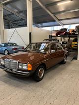 Mercedes-Benz 200 ( W123 ) - Mercedes-Benz W123