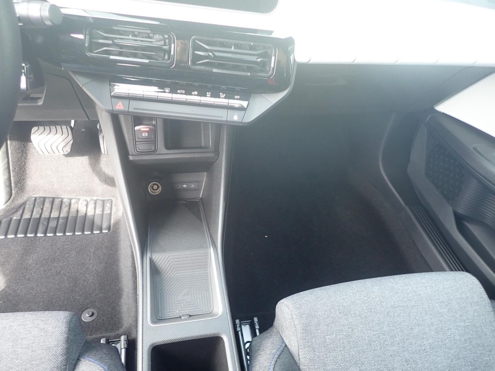 Fahrzeugabbildung Renault R 4 E-Tech elektrisch Advance 150 Comfort Range