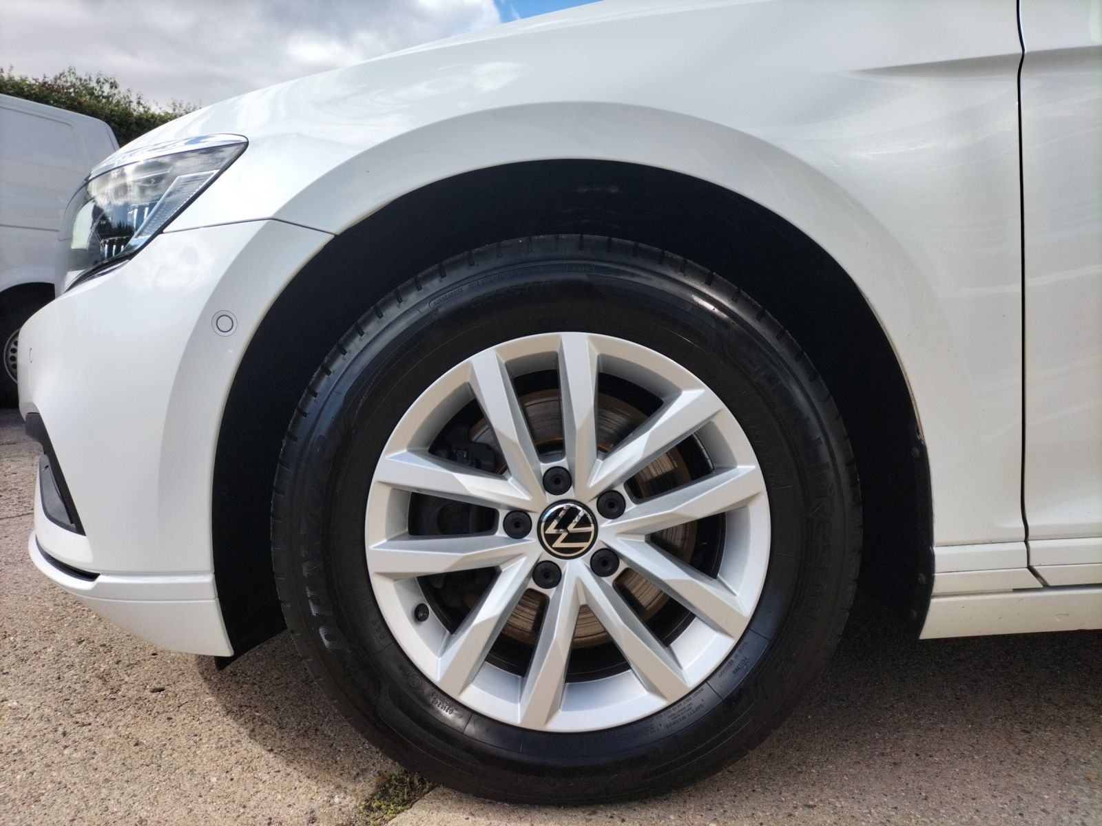 Fahrzeugabbildung Volkswagen Passat Variant TDI Business DSG Matrix AHK Navi