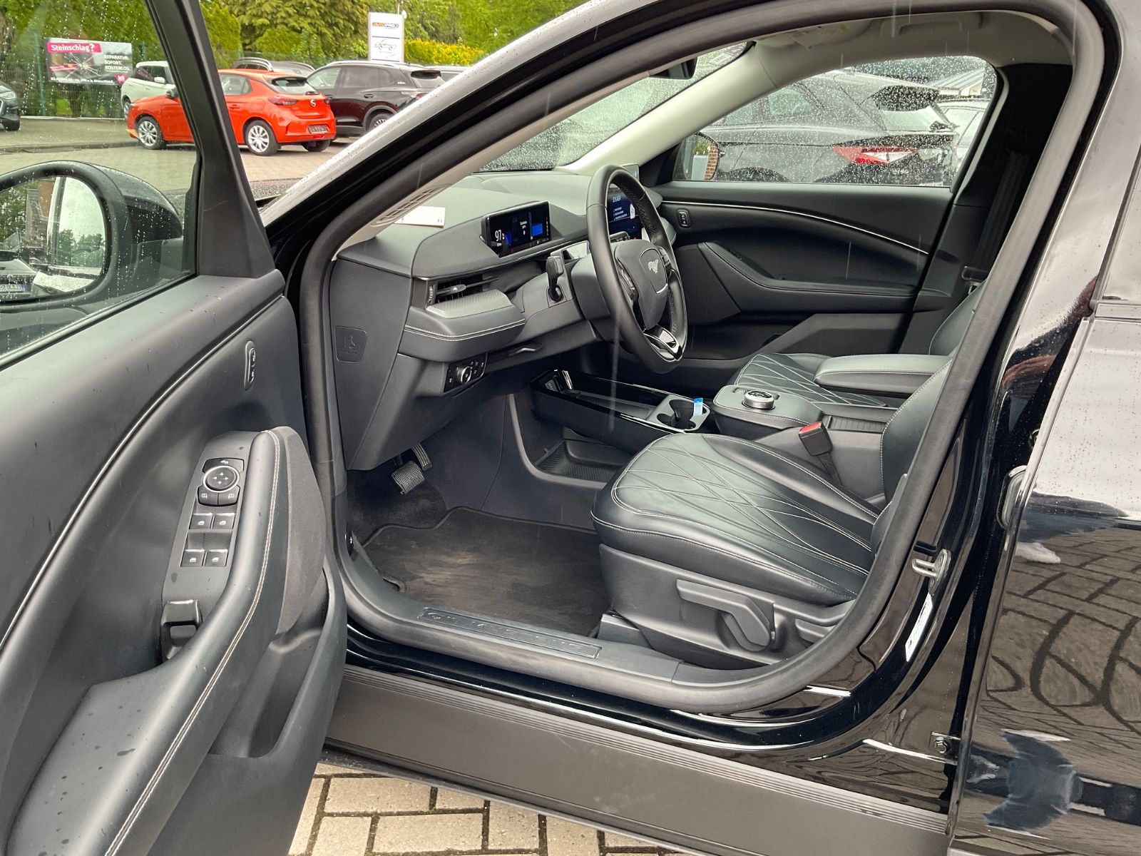 Fahrzeugabbildung Ford Mustang Mach-E Standard Range,198kW,RWD,Keyless,