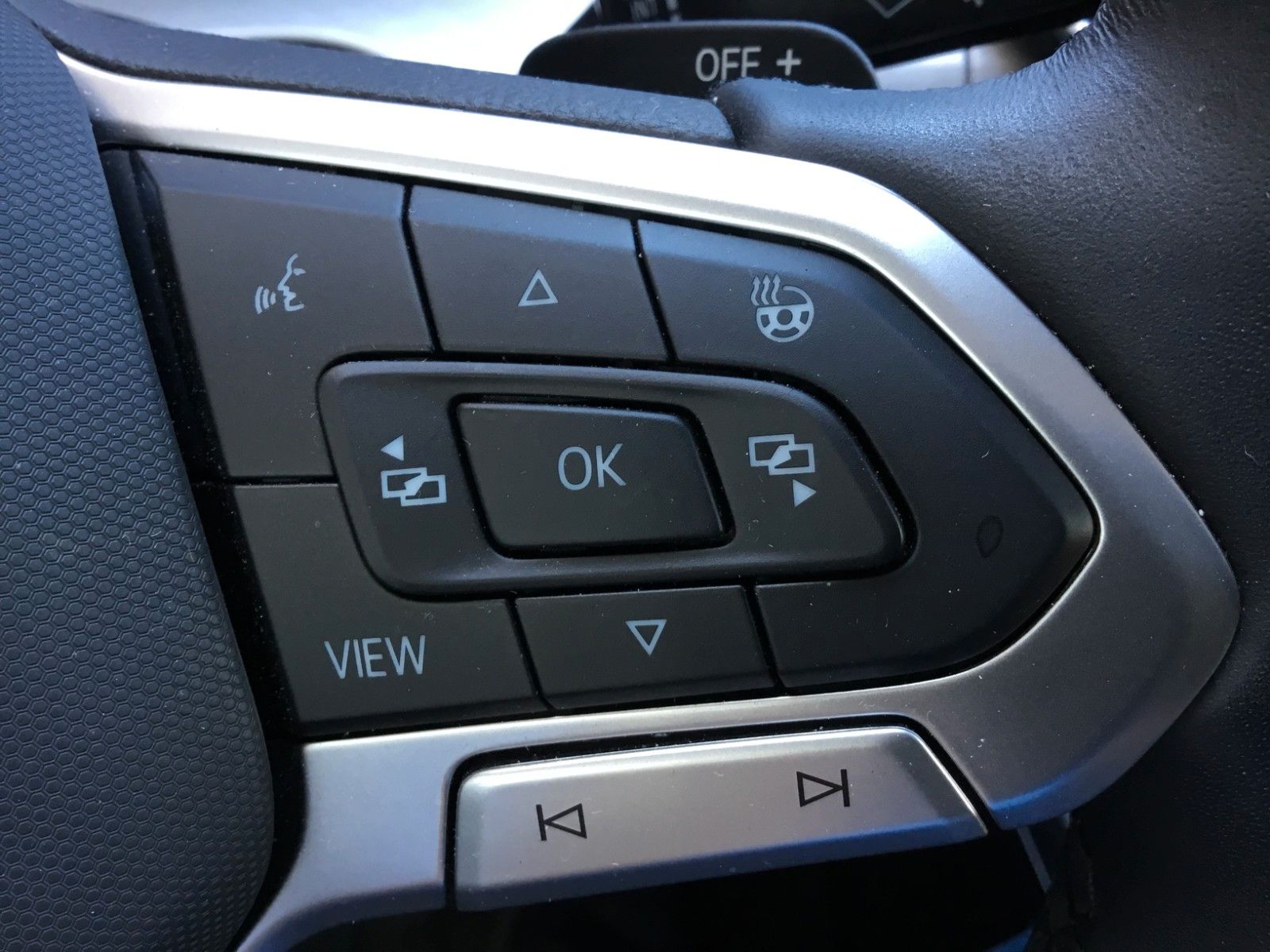Fahrzeugabbildung Volkswagen Golf 1.5 eTSI DSG Life+AHK+LED+Kamera+Navi