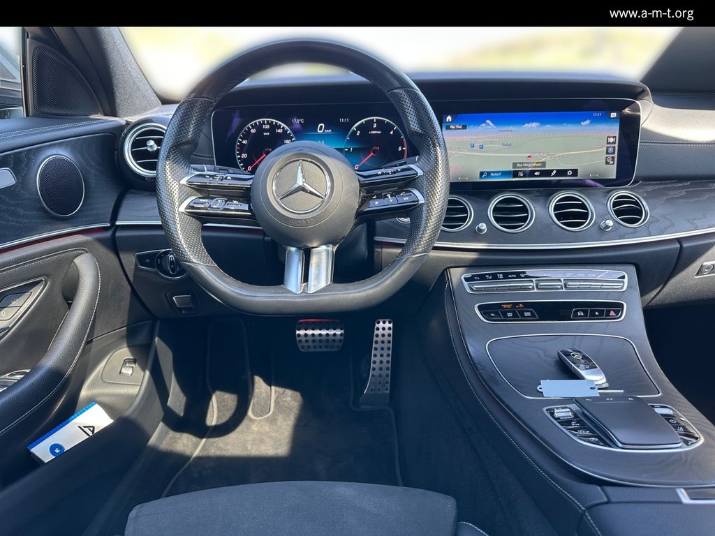 MERCEDES-BENZ E 220