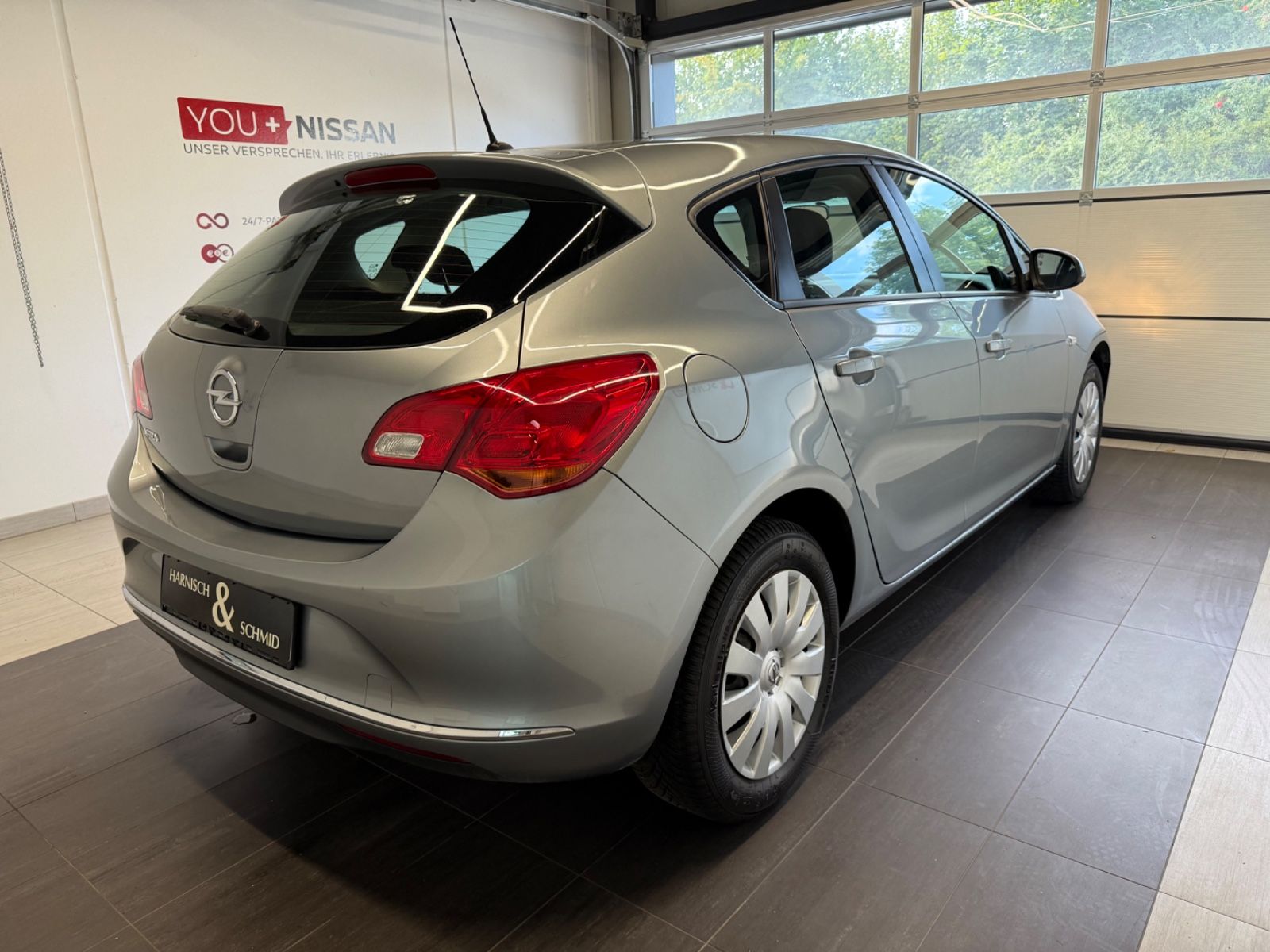 Fahrzeugabbildung Opel Astra J Lim. 5-trg. Selection, Klima,