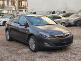 Opel Astra J Lim. 1.6T*XENON*NAVI*5-trg.*Innovation - Opel Astra aus 2011: J
