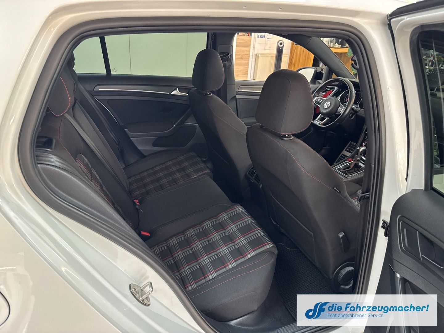 Fahrzeugabbildung Volkswagen Golf VII GTI DSG TOP-Panodach Navi VOLL-LED ACC